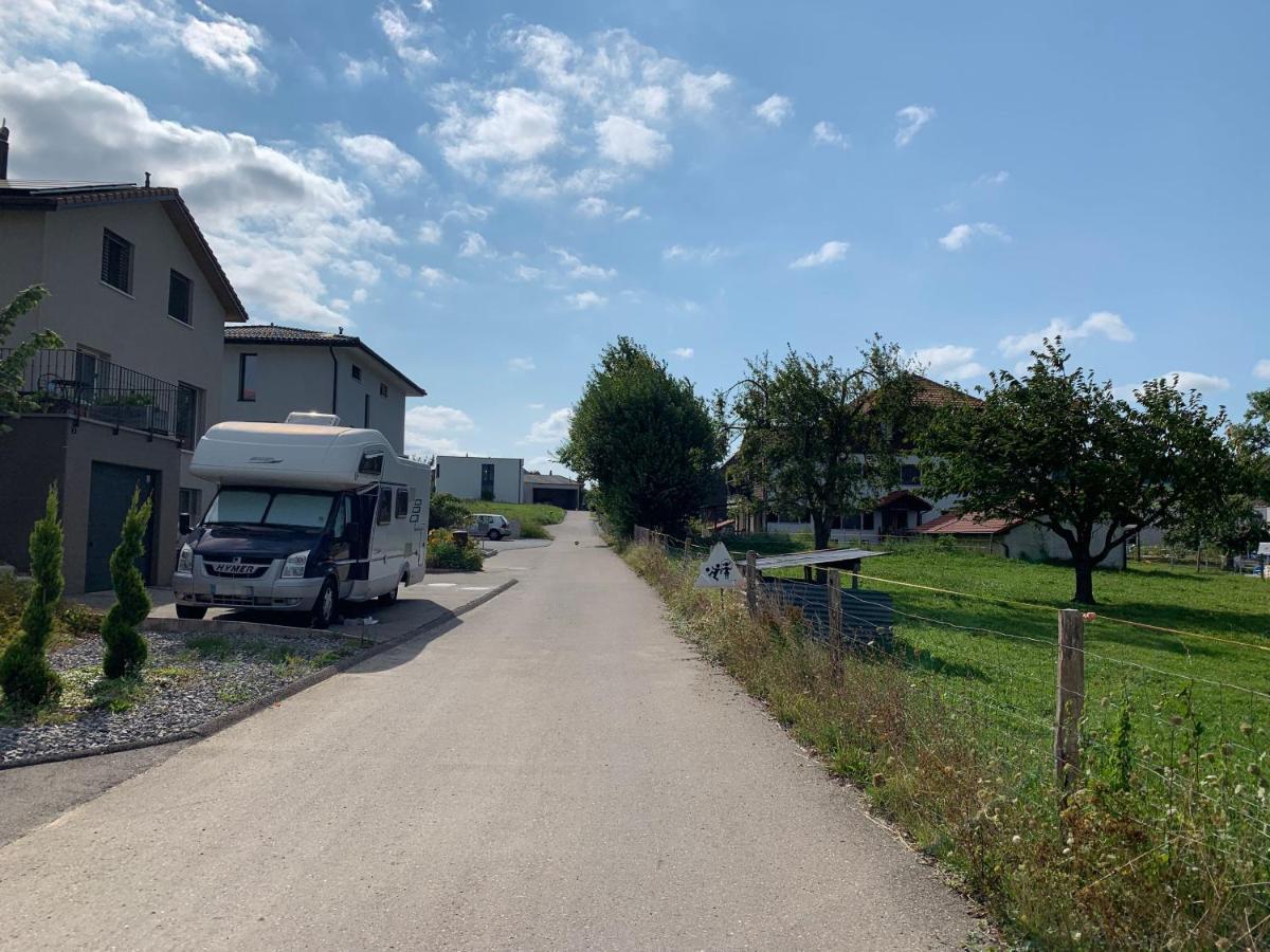 C&C Motorhome/Rv/Caravan/Van Park La Sonnaz Dış mekan fotoğraf